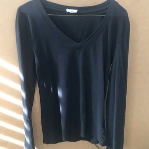 Black V-neck Long Sleeve Tee